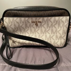 Michael Kors small hand bag